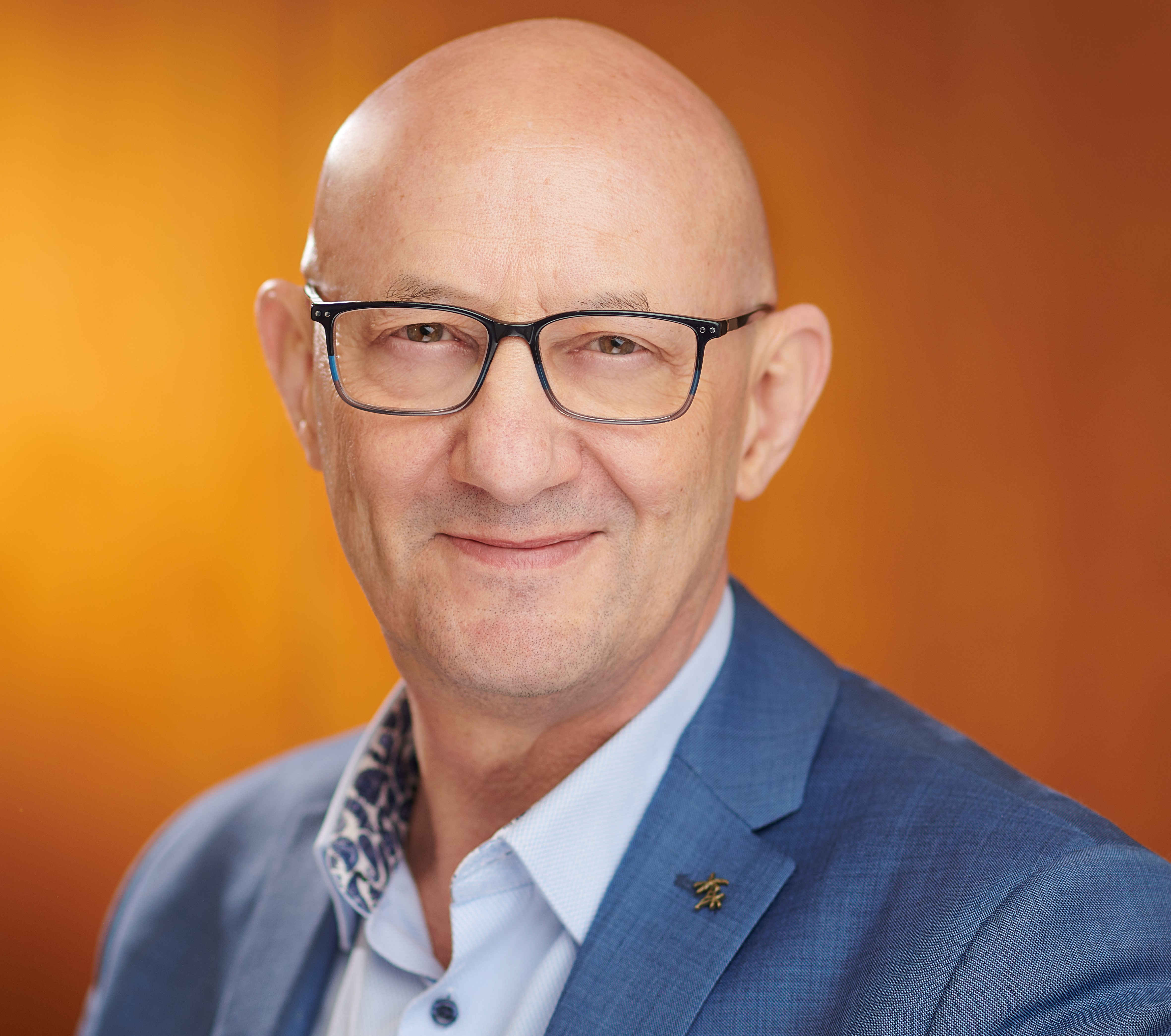 EHU874-PeterHick001 - Photo